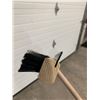 Image 3 : Wood Pavement Brush – Push Type – Rubber Blade – 18-in L