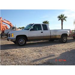 GMC SIERRA 3500 SLE EXTENDED CAB DUALLY PICKUP, s/n 1GTHC39J8WF017819: