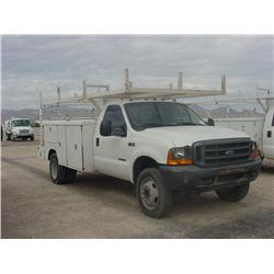 FORD F450 XL SUPER DUTY S/A UTILITY TRUCK, s/n 1FDXF46FOXEC68233: