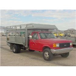 FORD F450 SUPER DUTY S/A FLATBED UTILITY TRUCK, s/n 2FDLF47MXLCA15562: