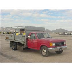 FORD F350 SUPER DUTY S/A FLATBED UTILITY TRUCK, s/n 1FDKF37MXJKB34064:
