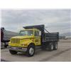 Image 2 : INTERNATIONAL 4900 T/A DUMP TRUCK, s/n 1HTSDAAN6RH573712: