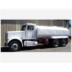 PETERBILT 378 4,000 GALLON T/A WATER TRUCK, s/n 1XPFDB9X7RD346898: