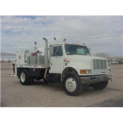 INTERNATIONAL 4900 S/A FUEL & LUBE TRUCK, s/n 1HTSDZ3N3LH200369: