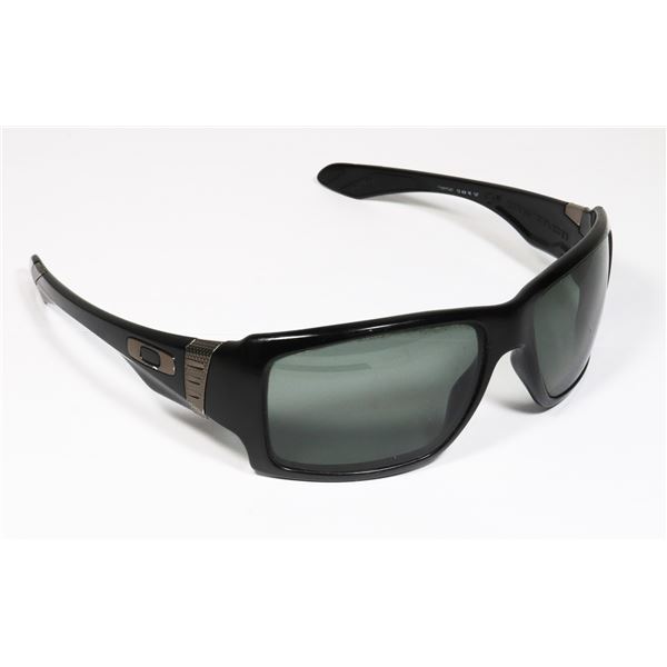 OAKLEY BIG TACO SUNGLASSES