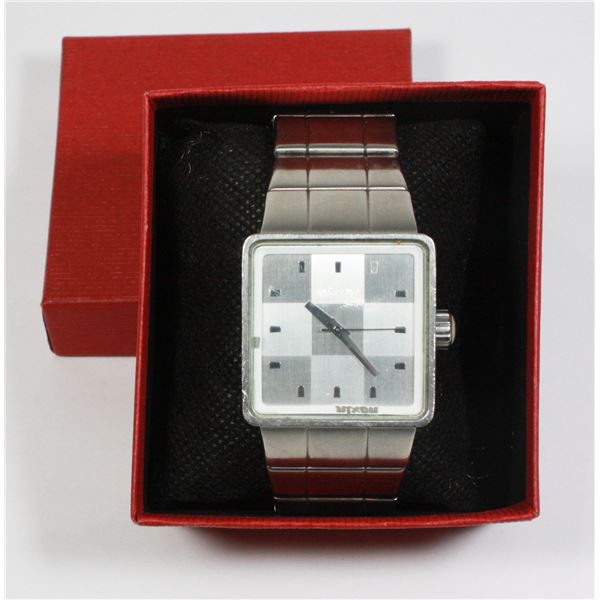 NIXON FULL THROTTLE THE QUATRO 100M STAINLESS