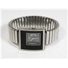 Image 2 : SWATCH STAINLESS STEEL SWISS STRETCH BAND WRIST
