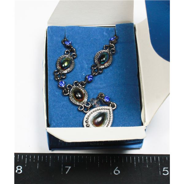 VINTAGE AVON SH SIGNED FAUX AMBER TEARDROP