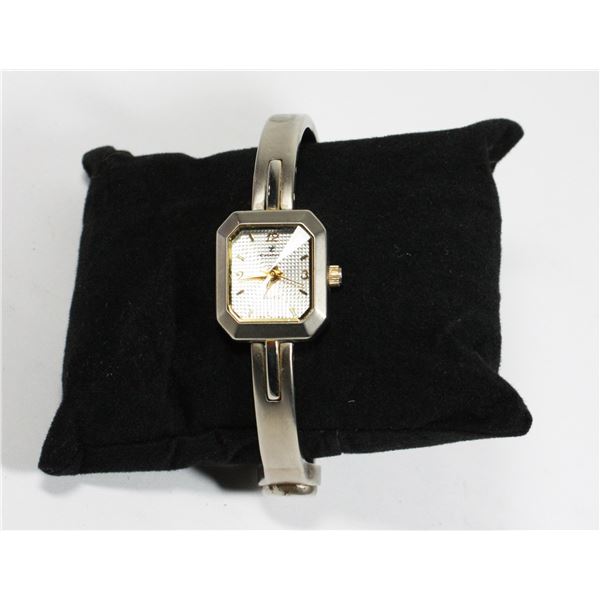 CELEBRITY QUARTZ BRACELET WATCH