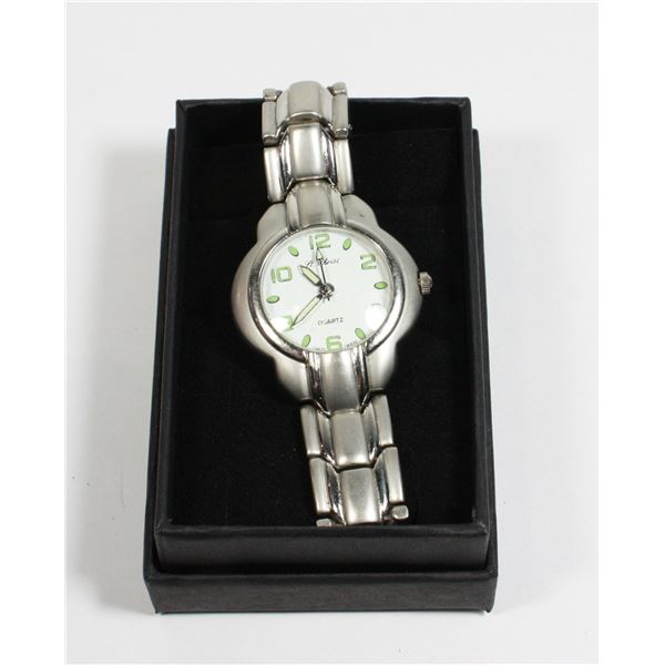 QUARTZ ANALOG WRIST WATCH