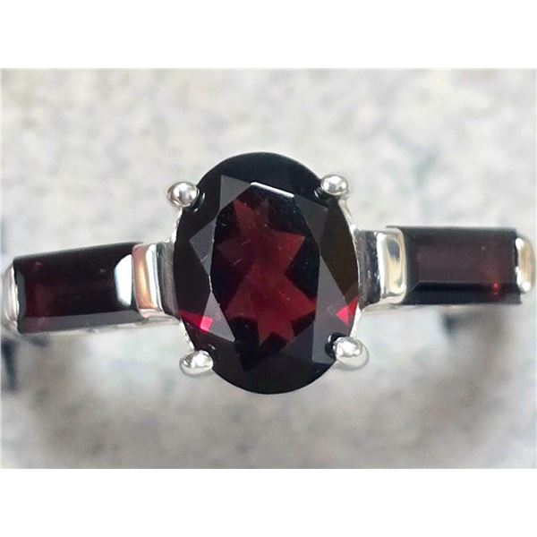 SILVER GARNET 2.9CT 2.8G RING (~SIZE 6.75)