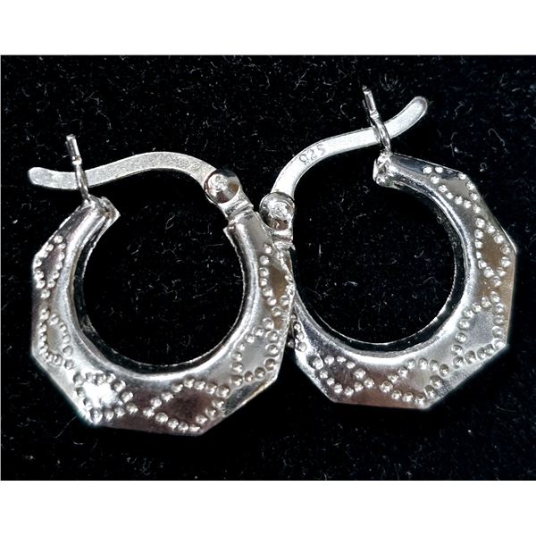 SMALL HOOP EARRINGS