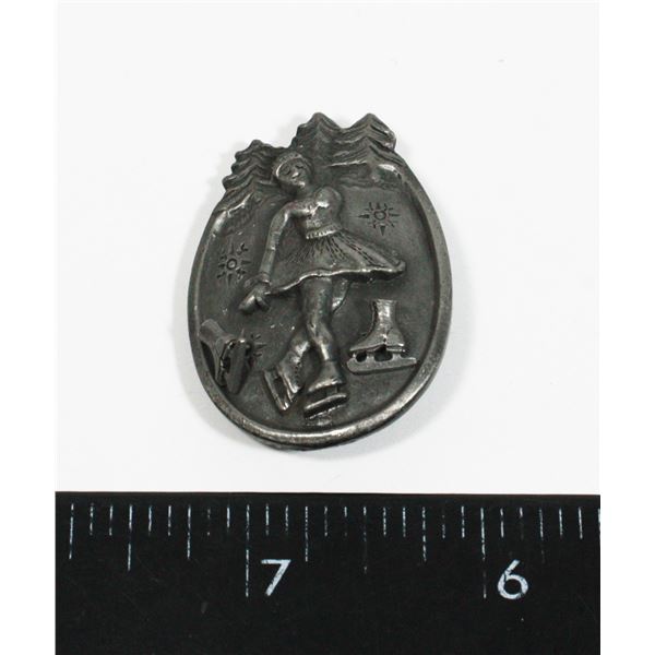 BROCHE WITH MATCHING EARRINGS THE FIT INTO THE