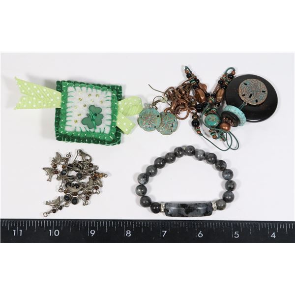 LOT OF MIXED JEWELRY