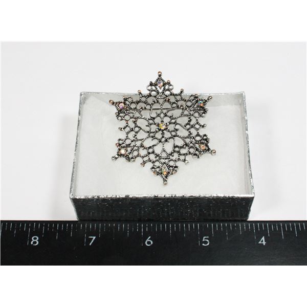 ANTIQUE STYLE SNOWFLAKE BROOCH