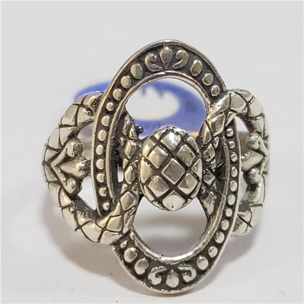 SILVER RING (~SIZE 8)(~WEIGHT 6.07G)