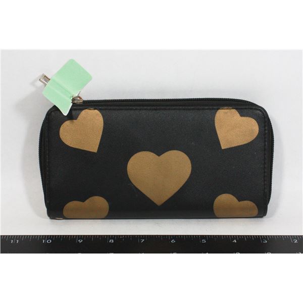 WALLET WITH HEART DESIGNS
