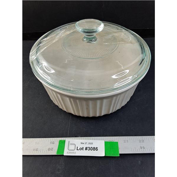 Corningware 2 1/2 quart Casserole Dish