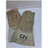 Image 3 : (2) Leather Work Gloves: CN & Safeco