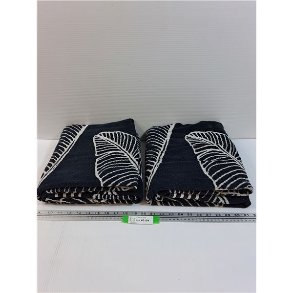 (2) Black & White Leaf Bath Towels
