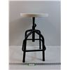 Image 1 : Adjustable Stool - 23" x 11.5"