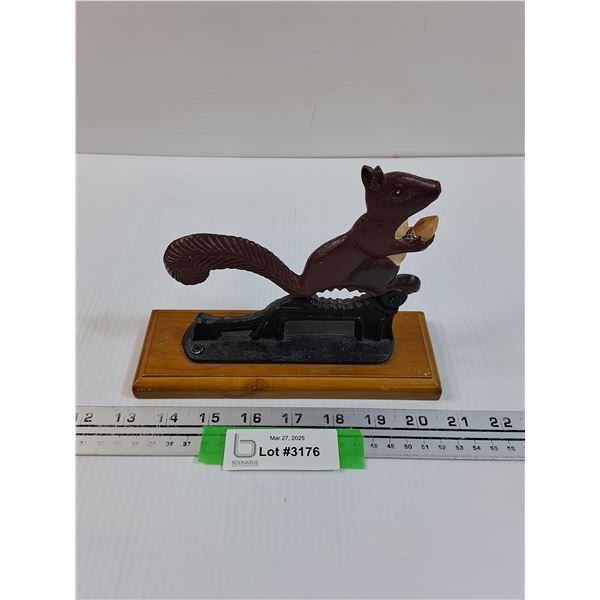 Squirrel Nutcracker - 7.5"  x 6" x 3"