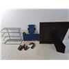 Image 2 : Photo Frame 13.75" Tall, Mitten Dryer, Metal Rack