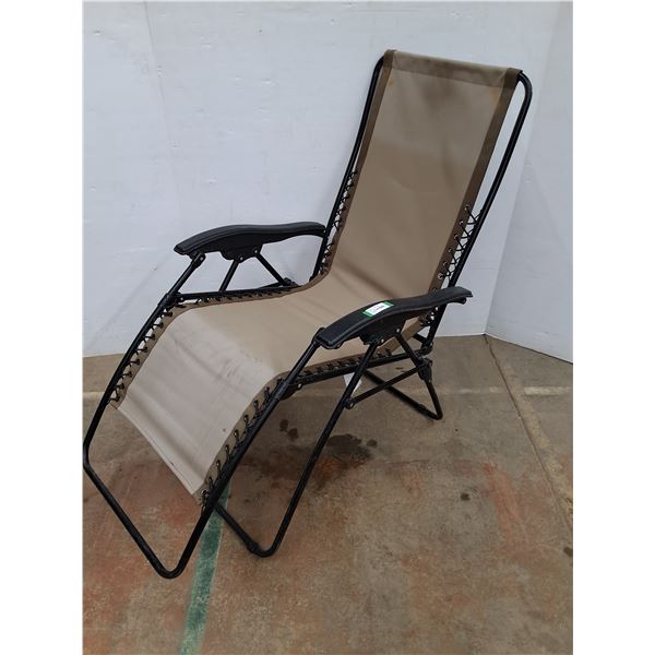 * Reclining Folding Lawn Chair  - CANNOT SHIP