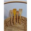 Image 3 : (2) Wicker Baskets & (8) Wooden Kitchen Utensils