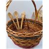 Image 4 : (2) Wicker Baskets & (8) Wooden Kitchen Utensils