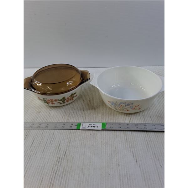 Pyrex Casserole Dishes, One with Lid