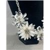 Image 2 : Vintage Acrylic Clear & Opaque Flower Necklace