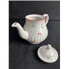Image 2 : Pretty Arthur Wood TeaPot