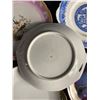 Image 5 : 8 Vintage Plates/Platters, Assorted Sizes & Patterns