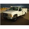 Image 2 : CHEVROLET CHEYENNE 3500 UTILITY TRUCK, s/n 1GBGC34R1WF021465