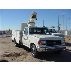 FORD F350 BUCKET TRUCK, s/n 1FDKF37L3HKA06847