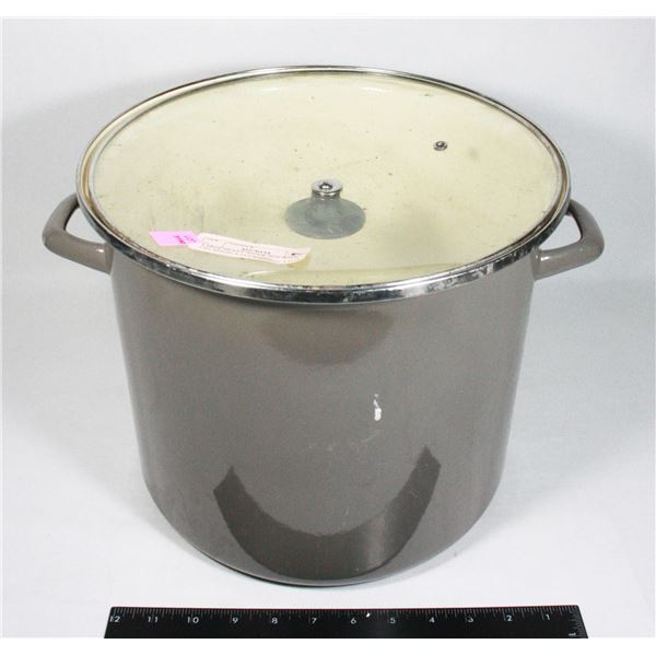 LARGE HEAVY STOCK POT WITH LID. NEEDS A CLEANING