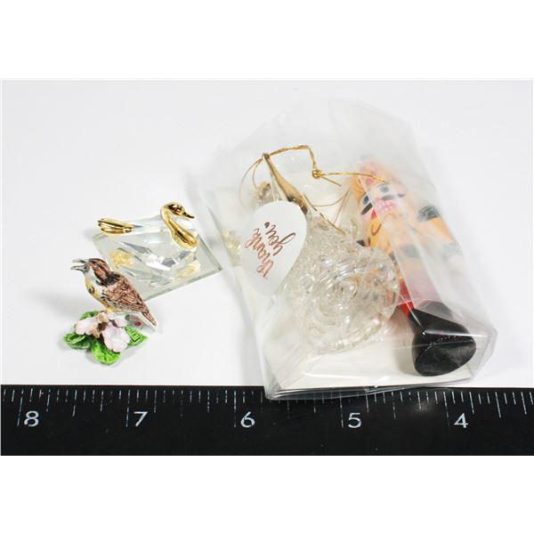 LOT OF SMALL TRINKETS SWAN AND NUT CRACKER
