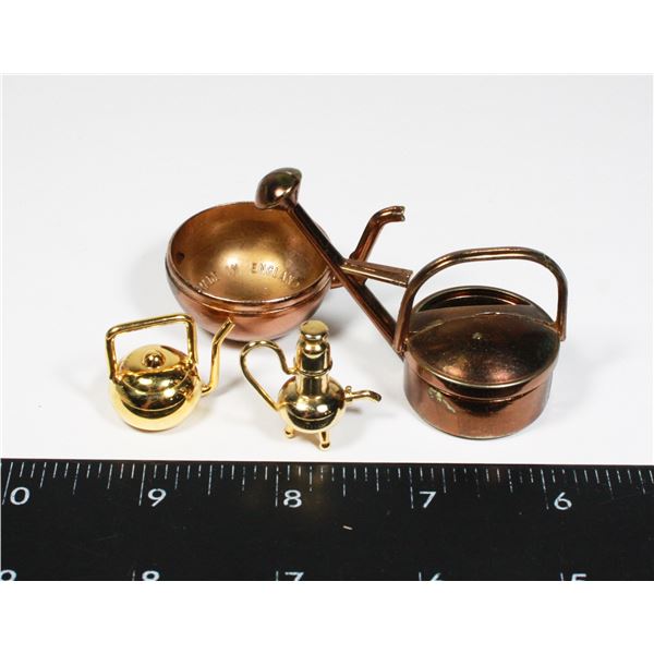 LOT OF SMALL BRASS/ BRASS COLOURED TRINKETS