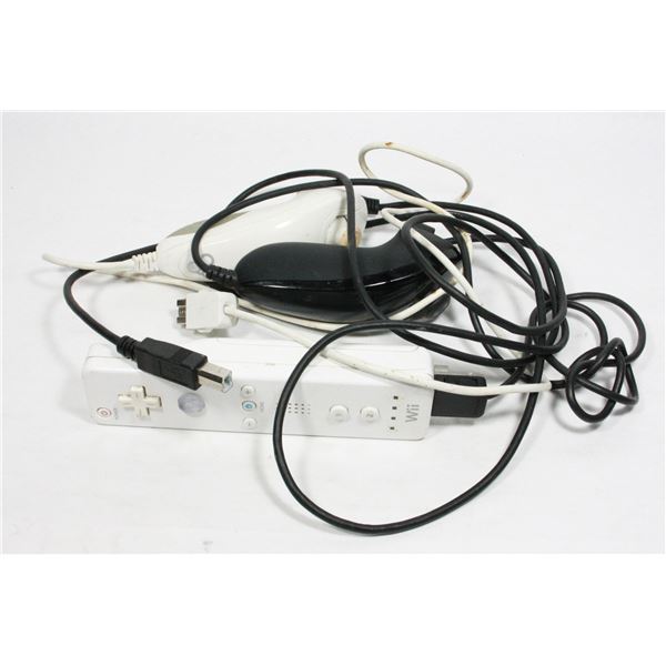 LOT OF WII ACCESSORIES 1 REMOTE 2 NUNCHUKS