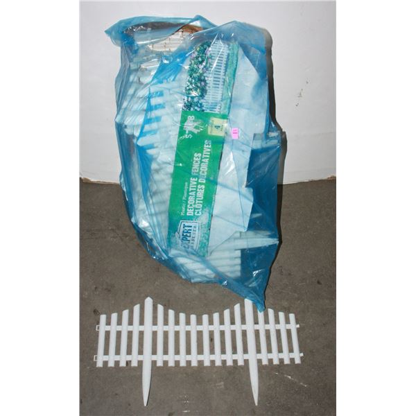 LARGE LOT OF GARDEN DECORATIVE FENCING