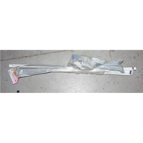 BUNDLE OF METAL CURTAIN RODS INCLUDING