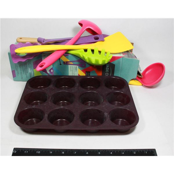 FLAT OF SILICONE/ SILICONE COATED KITCHEN ITEMS
