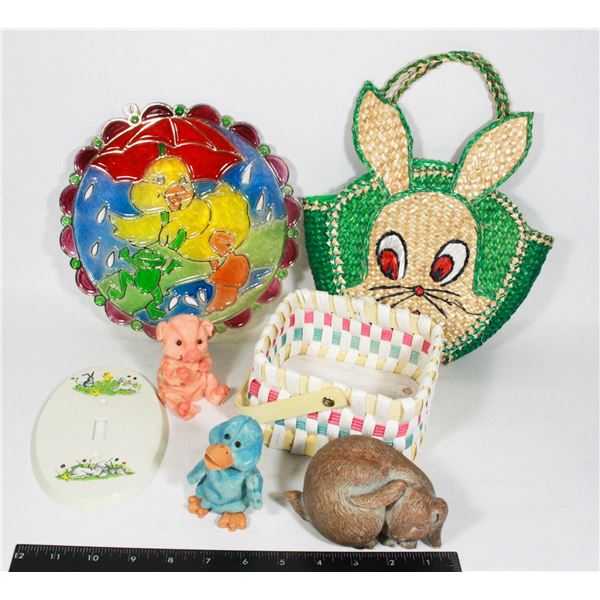 BOX OF ASSORTED EASTER DECORATIONS