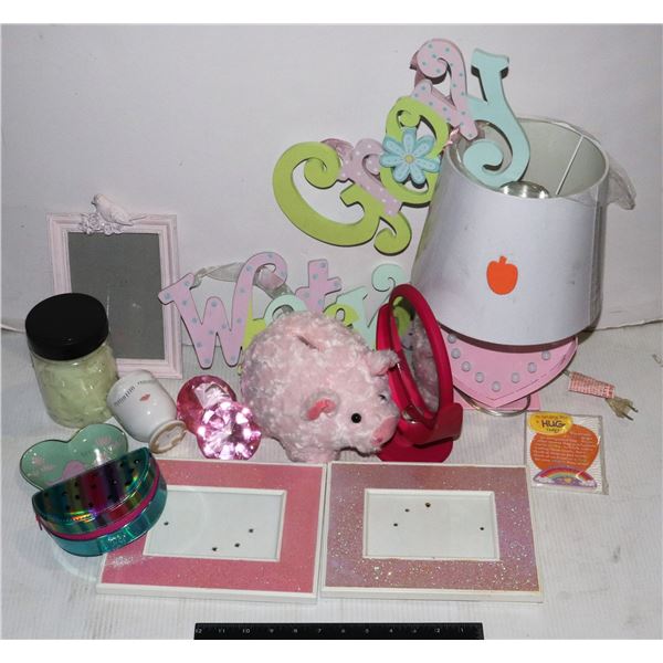 LOT OF GIRLS ROOM DECOR INCL. FUZZY PIGGY BANK