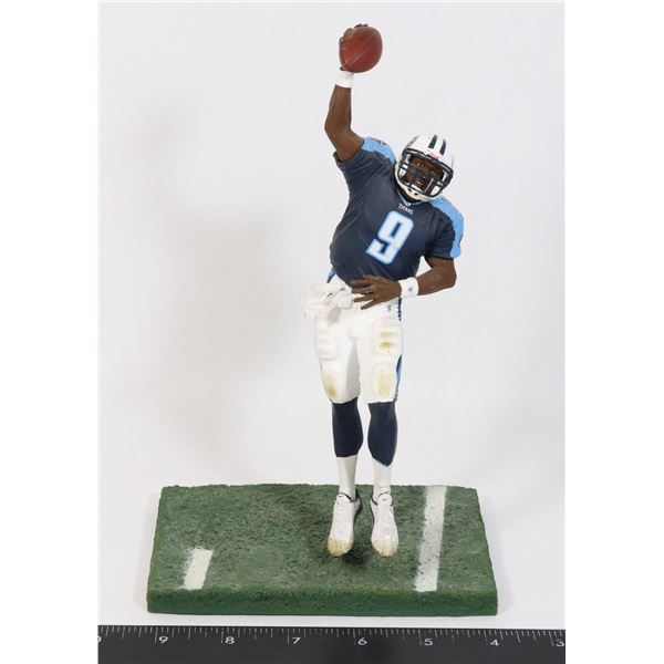 MC NAIR #9 TITANS FIGURINE