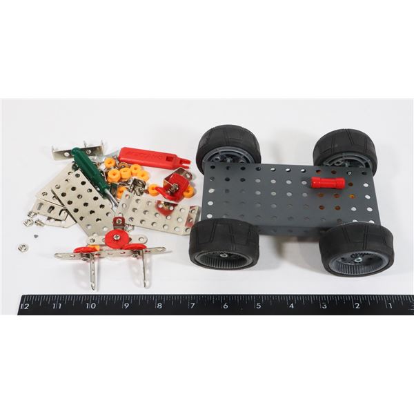 MIX OF MECCANO PIECES