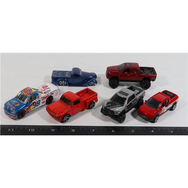 SMALL ZIPLOCK OF ASSORTED HOTWHEELS TRUCKS