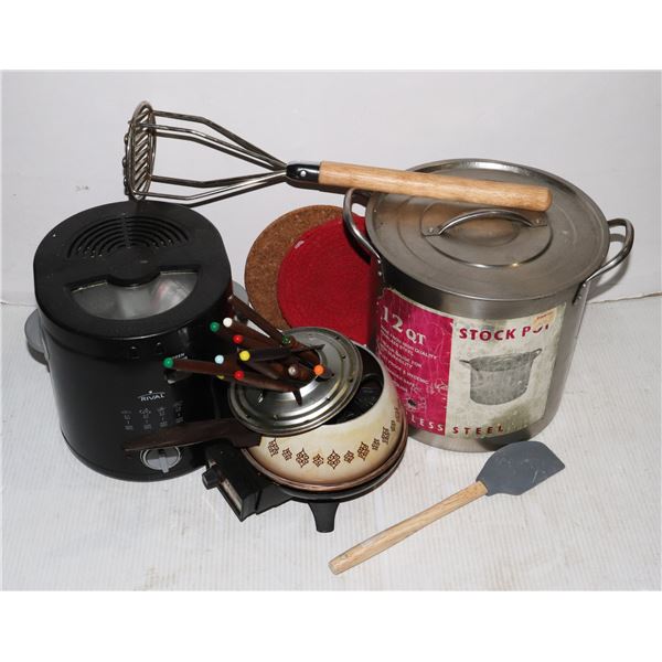 LARGE LOT OF KITCHEN INSTRUMENTS