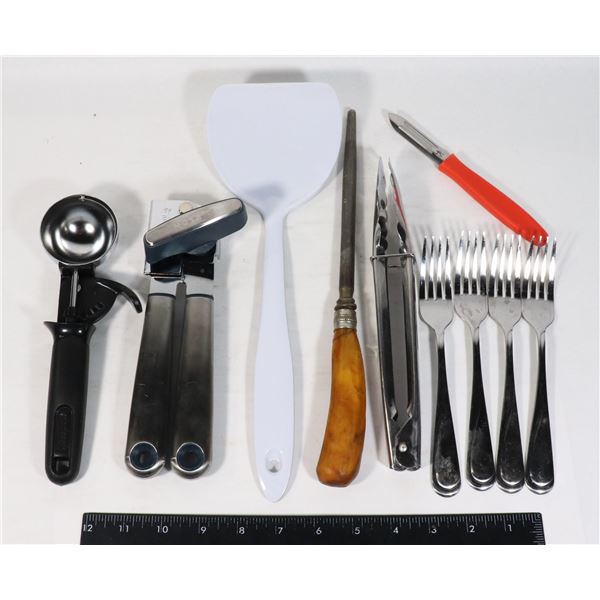 LOT OF KITCHEN INSTRUMENTS